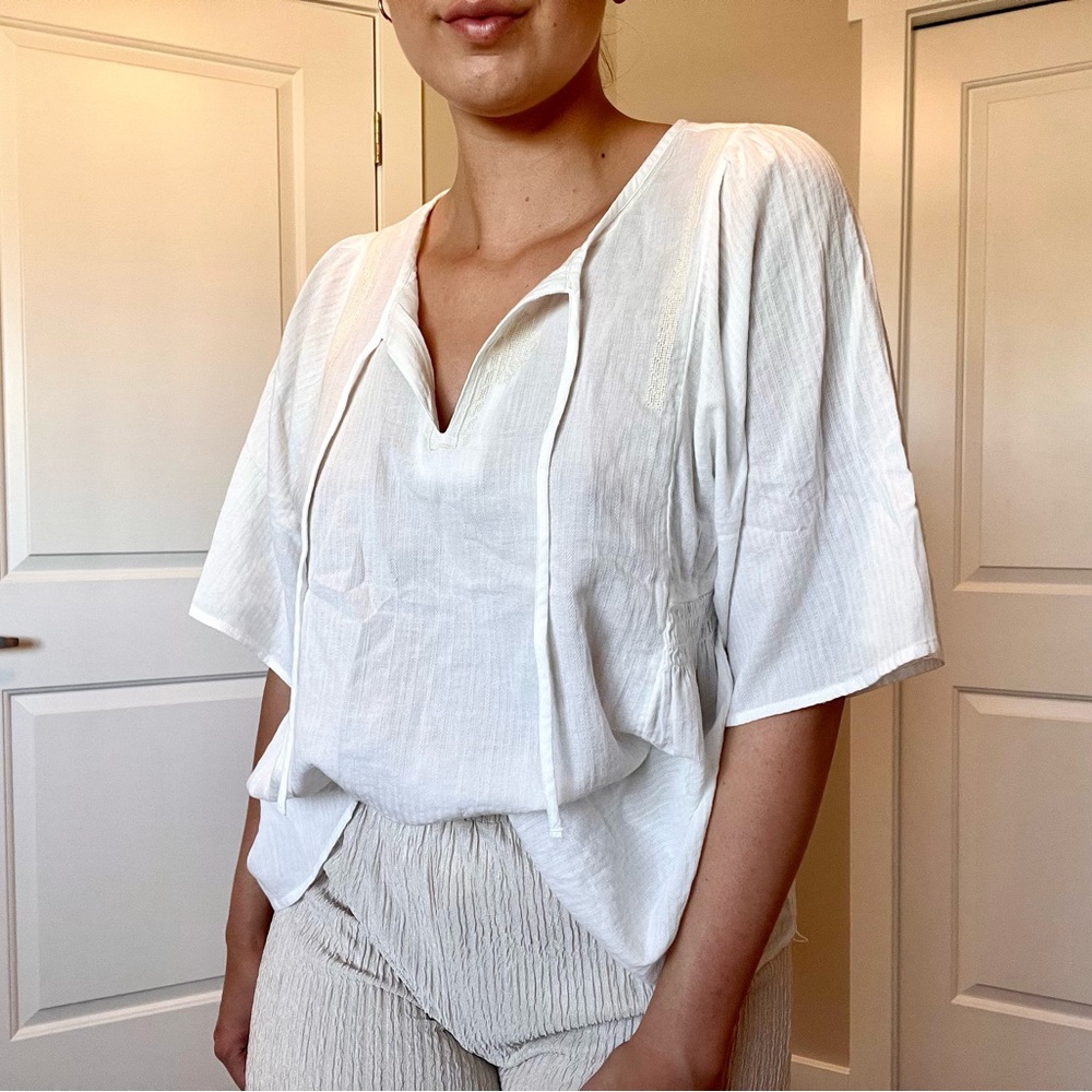 NWT Banana Republic Embroidered Flowy Blouse